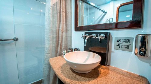 bathroom of anahi catamaran yacht of galapagos islands