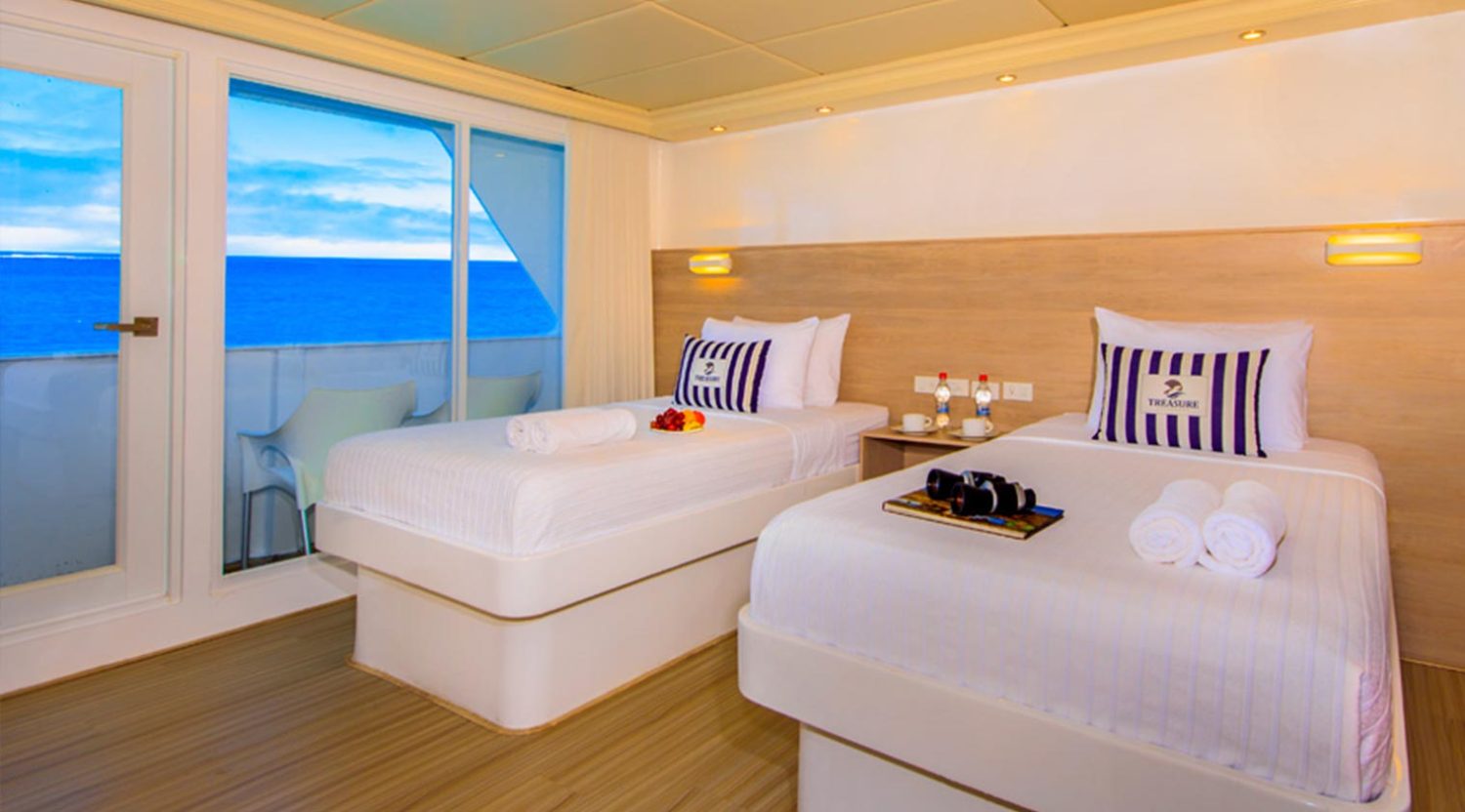 double bed bedroom of treasure of galapagos yacht of galapagos islands