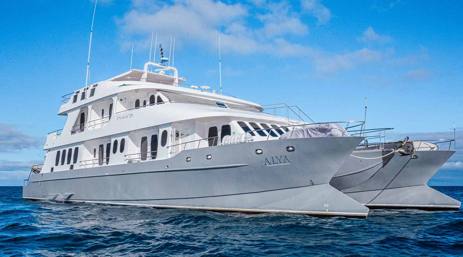 alya yacht of galapagos islands