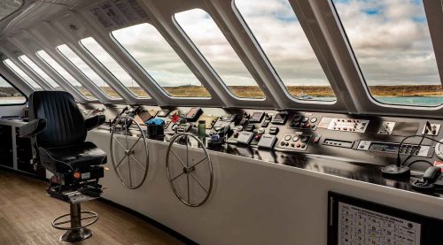 Alya Yacht bridge of galapagos islands tours