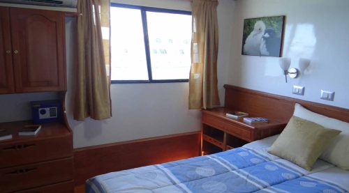 queen size angelito yacht of galapagos islands