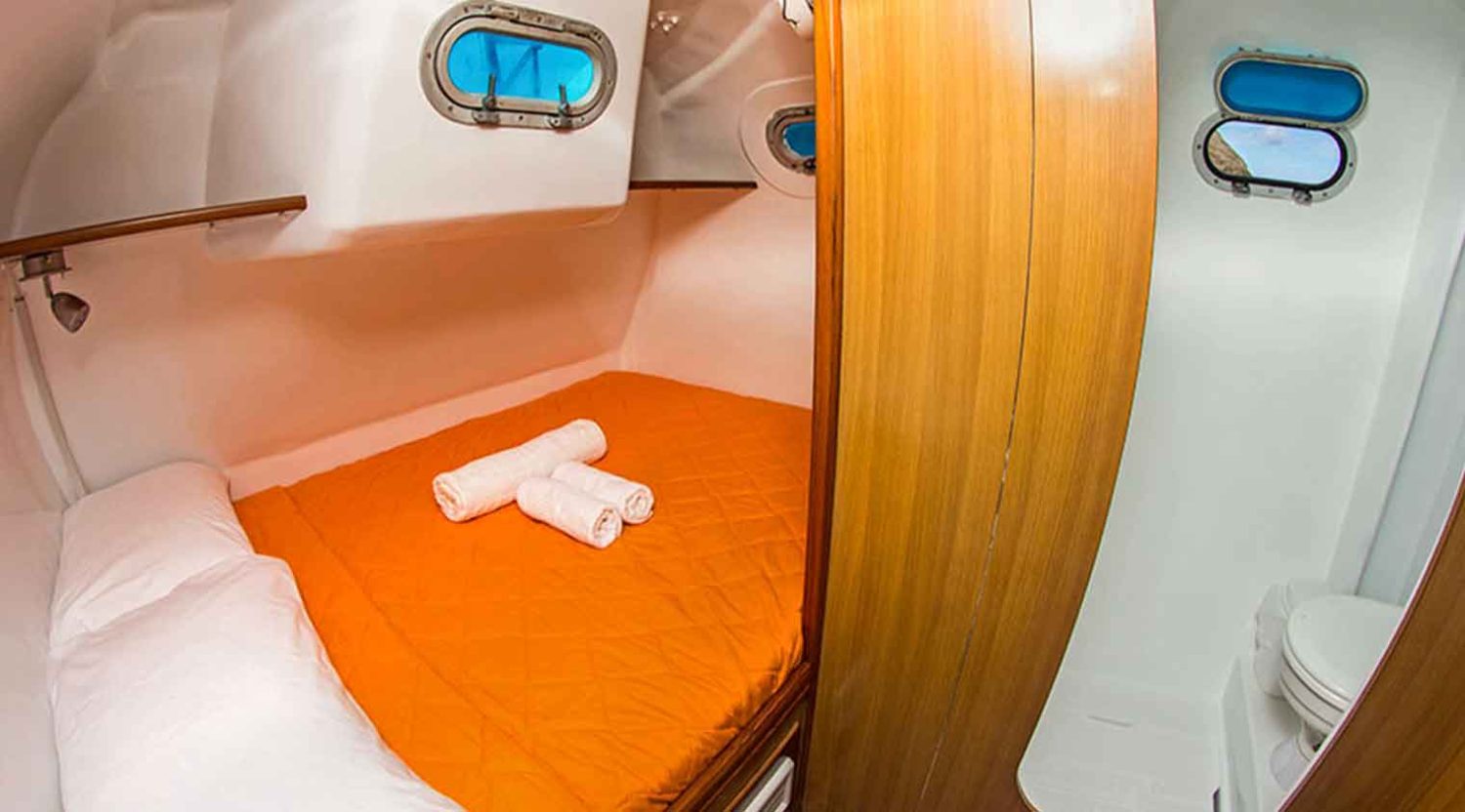 queen size bed cabin of nemo 1 yacht of galapagos islands