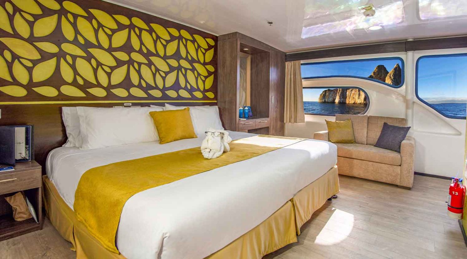 king size bed bedroom of Eco Galaxy Yacht of galapagos islands tours
