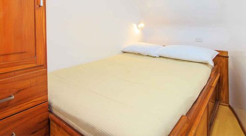 single double bed bedroom of eden yacht galapagos islands
