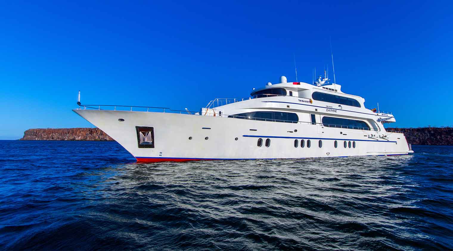 grand daphne yacht of galapagos islands tours