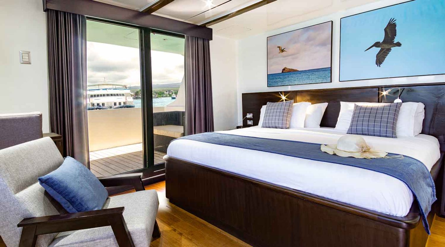 Natural Paradise Yacht king size bed room of galapagos islands
