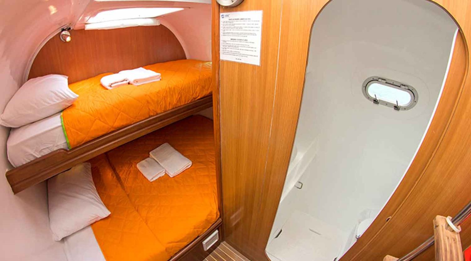 nemo yacht double bed bedroom with bathroom galapagos islands 1