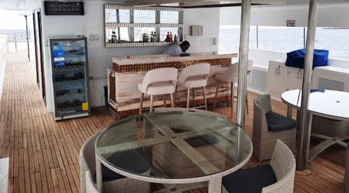 tiburon explorer Yacht living room of galapagos islands tours