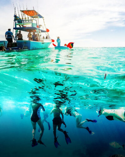dive guides in galapagos