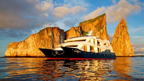 LUXURY YACHTS GALAPAGOS